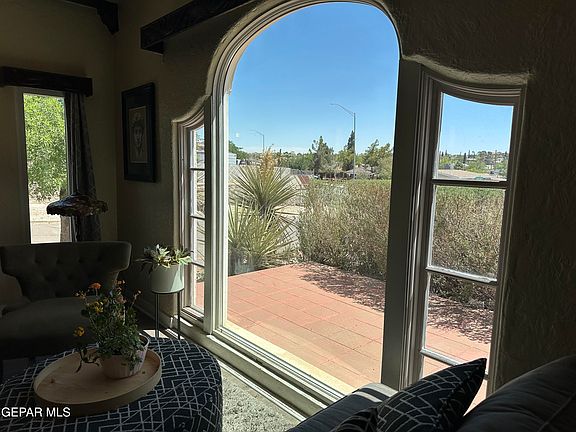 4th image of 3921 Pershing Dr #A