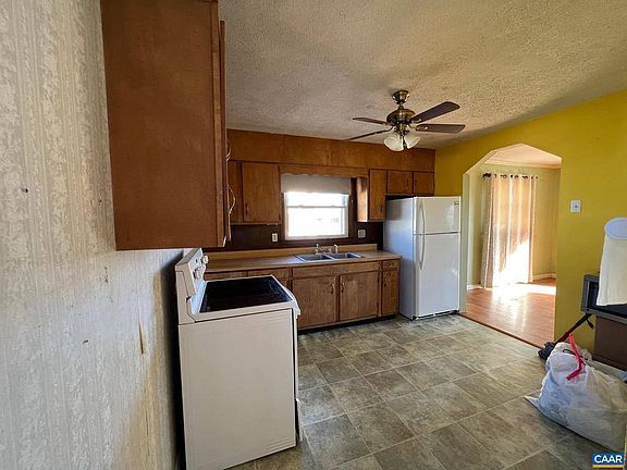 4th image of 28 Hillside Dr