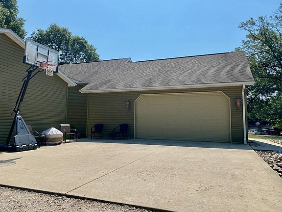 3rd image of 1110 McGiffins Ln
