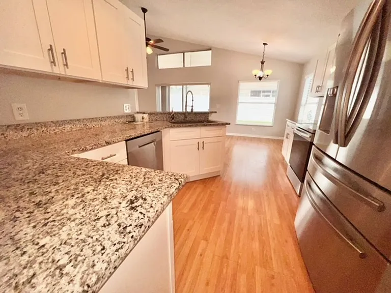 4403 Brookdale Ct — Photo 6