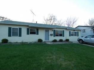 402 Cedarcrest Dr, Streamwood, IL