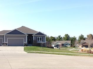 231 Marina Cove Ct, Polk City, IA 50226