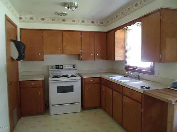 2nd image of 419 Cherry St
