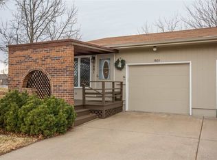 1601 Woodcrest Dr, Manhattan, KS 66502