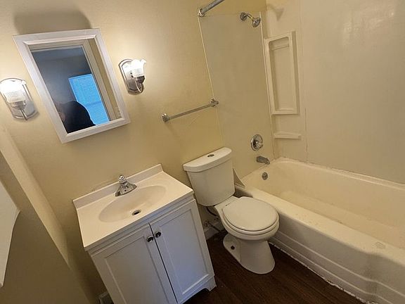 5th image of 409-411 N Longwood St #409-10