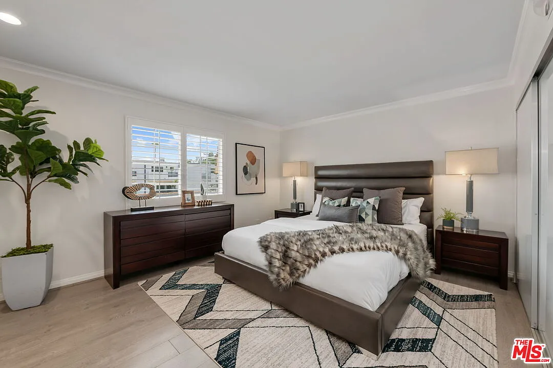 Building Photo - 843 N Martel Ave #2