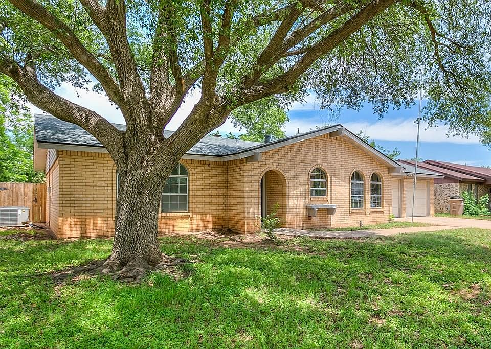 1st image of 3868 Honeysuckle Ln