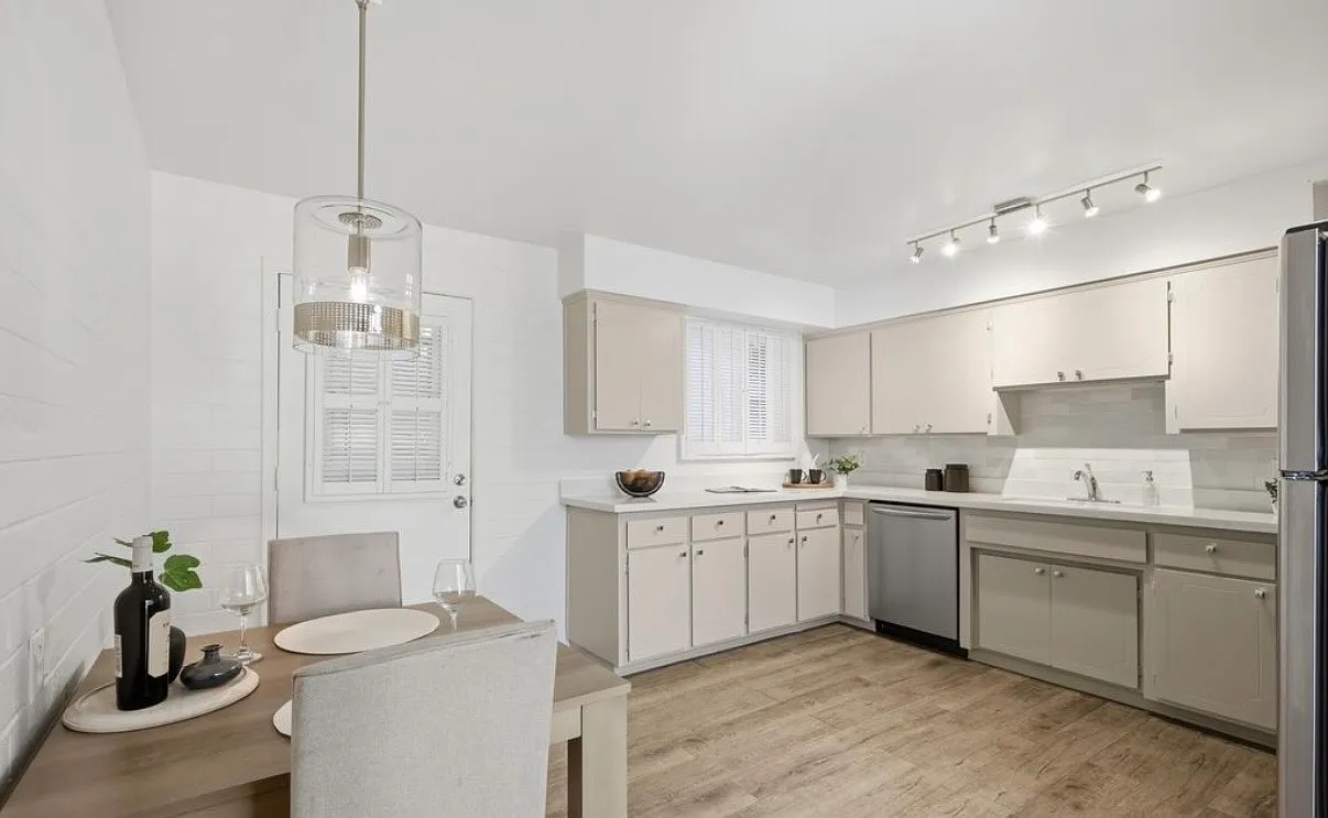2 bed, 1092 sqft, $2,400 — Photo 4