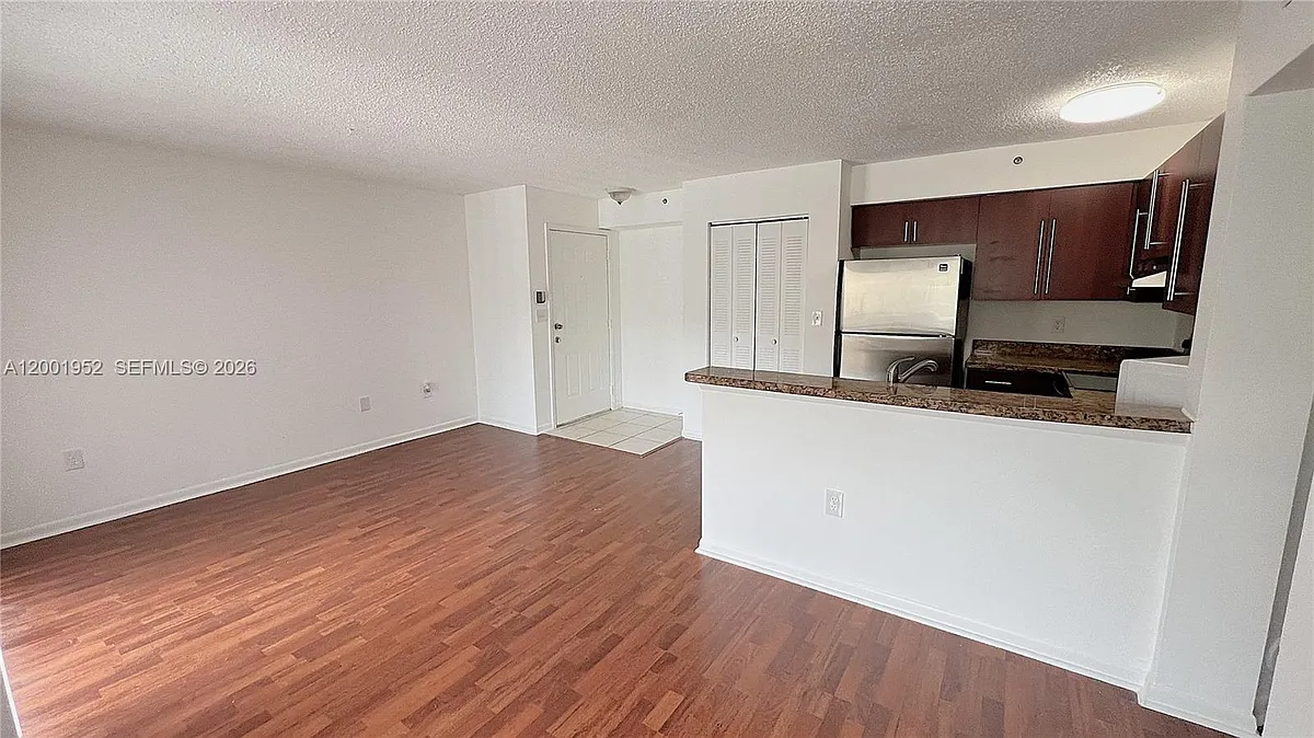 Building Photo - 771 N Pine Island Rd #211