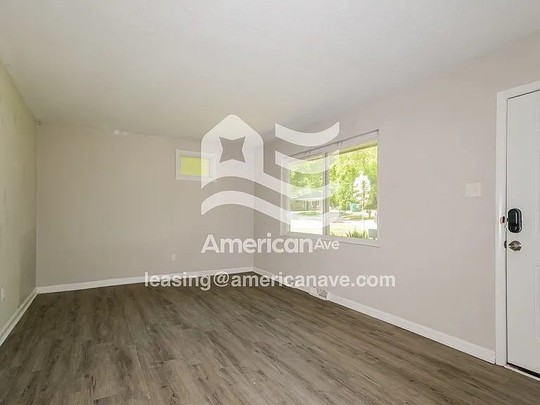 1096499_005_living_room_13816334.jpg