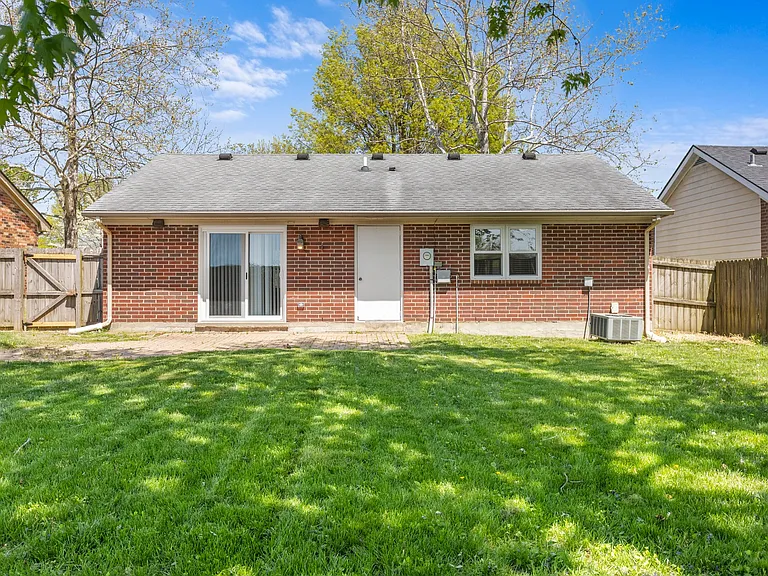 1576 Springfield Dr — Photo 22