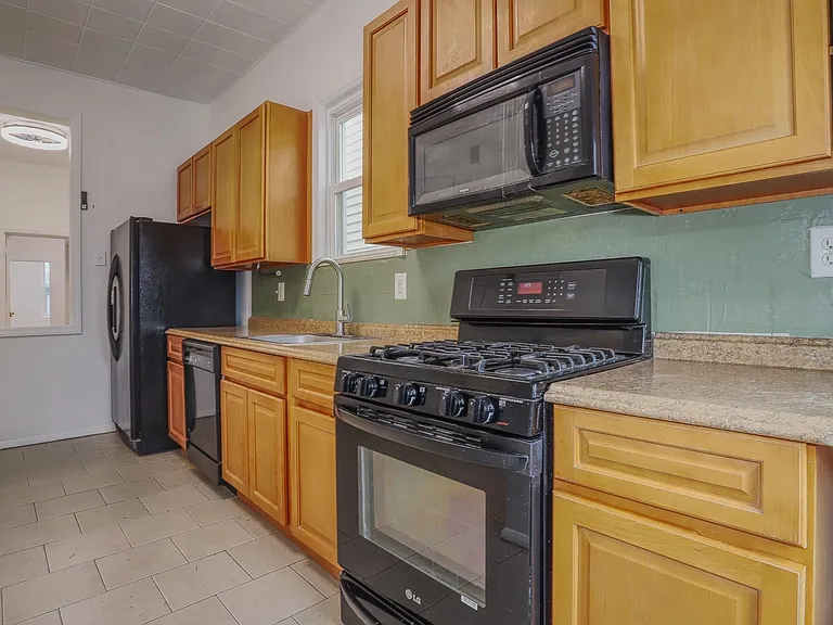 119 Zabriskie St #3 — Photo 12