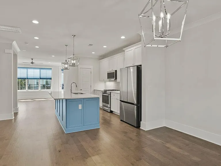 315 Pete Hollis Blvd — Photo 5