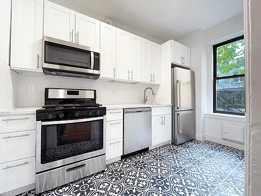 Rented by Bohemia Realty Group | media 12