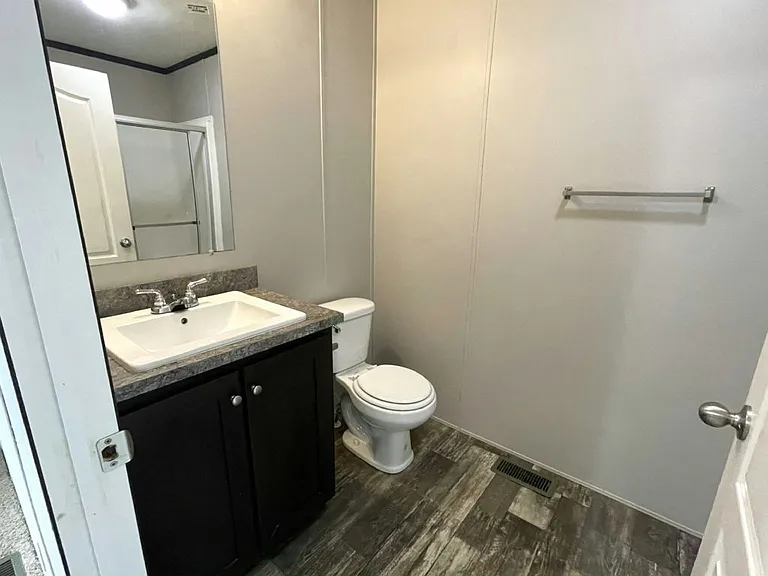 556 Linda Ln — Photo 10