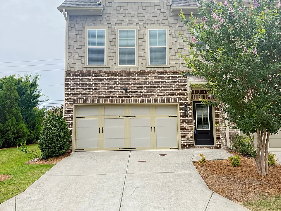 2838 Village Park Bnd