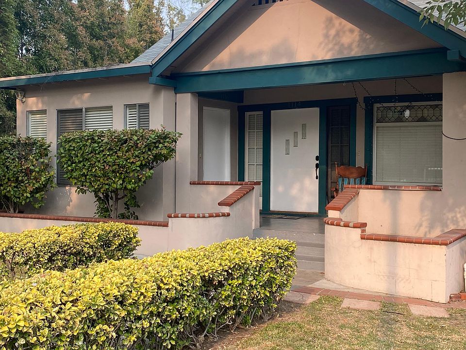 Front door for 1114, shared patio with 1116 on the left