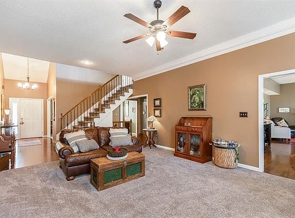 3rd image of 2301 NE Glen Ct