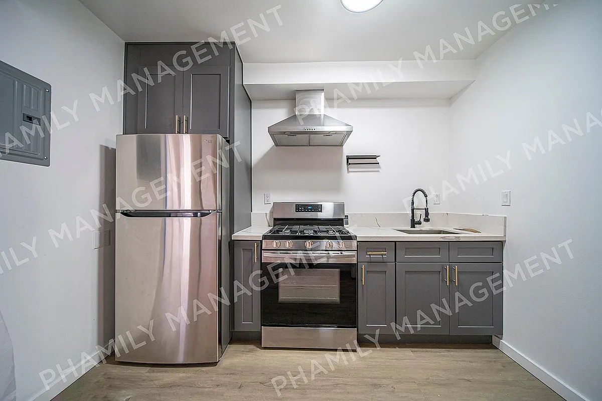 Building Photo - 167 S Oak Knoll Ave #2
