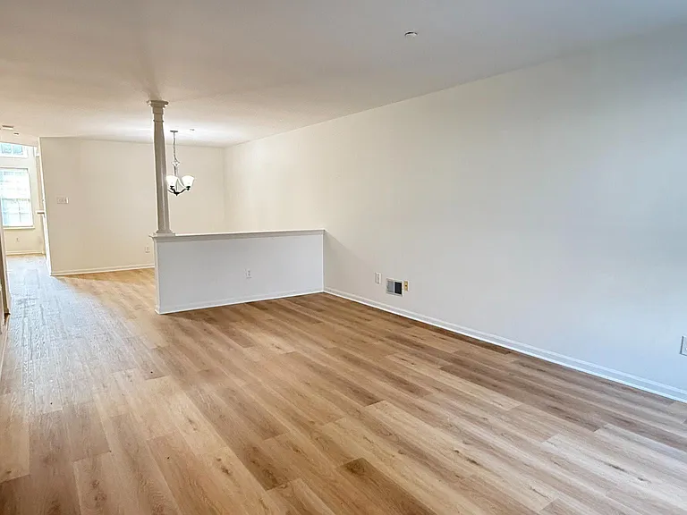 207 Valley Forge Lookout Pl — Photo 4