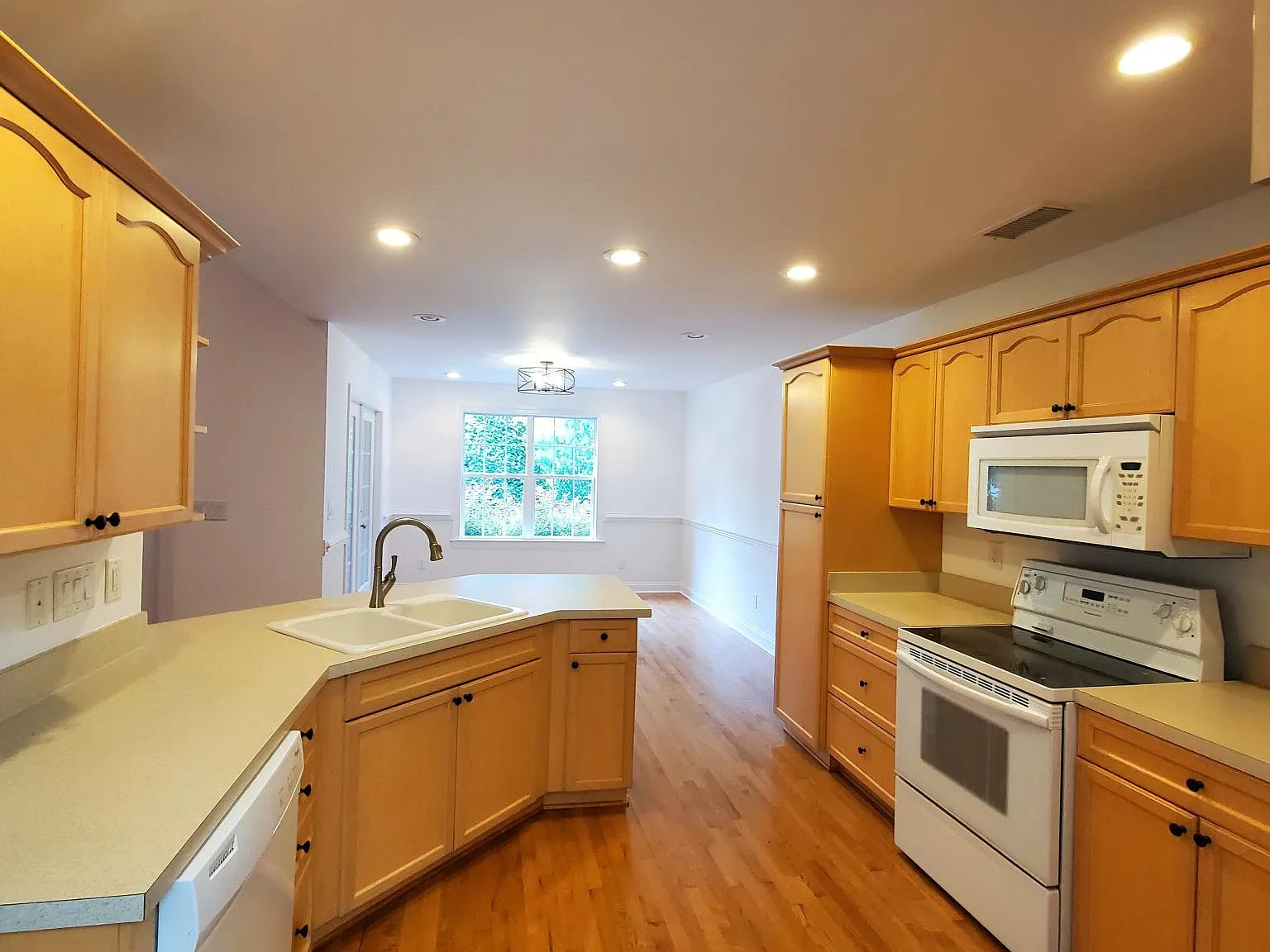 100 Stetten Ct — Photo 3