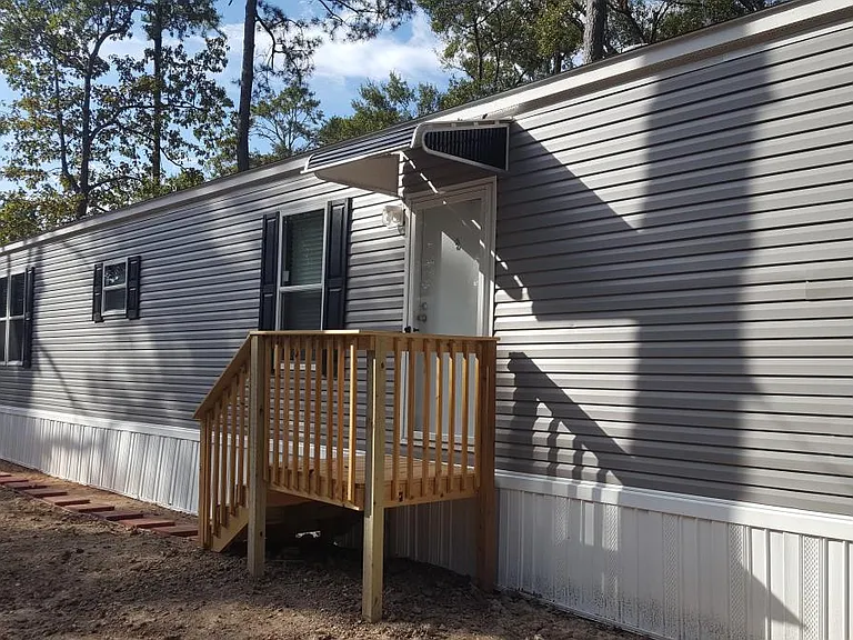 Front Entrance - 4 x 4 Deck with Canopy