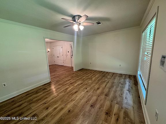 4th image of 290 Twin Lakes Dr