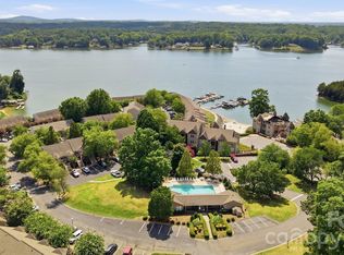14612 Waterside Dr, Charlotte, NC 28278