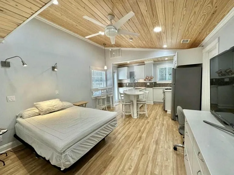 698 Forsyth St #2 — Photo 9