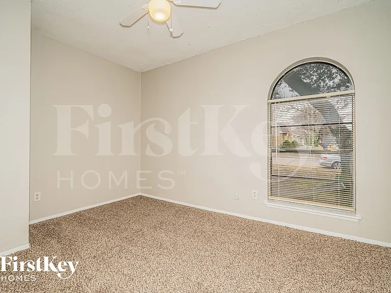 6403 Redwood Ln — Photo 11