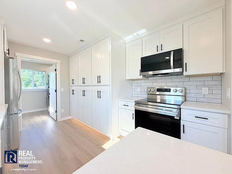 307 Bridge St SE — Photo 6