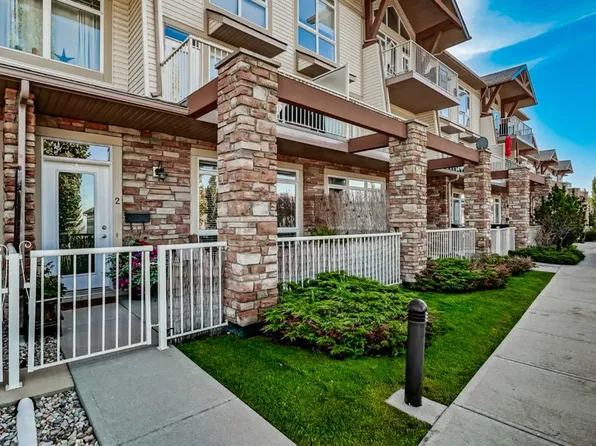 140 W Rockyledge Vw NW #2, Calgary, AB T3G 5Y4