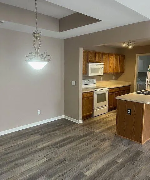 11758 Farmington Rd — Photo 6