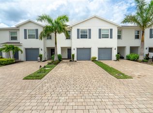 15421 Wildflower Cir, Naples, FL 34119