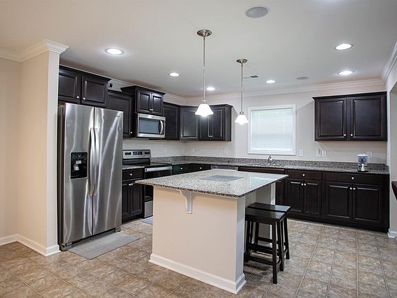 5th image of 98 Ridge Circle Dr