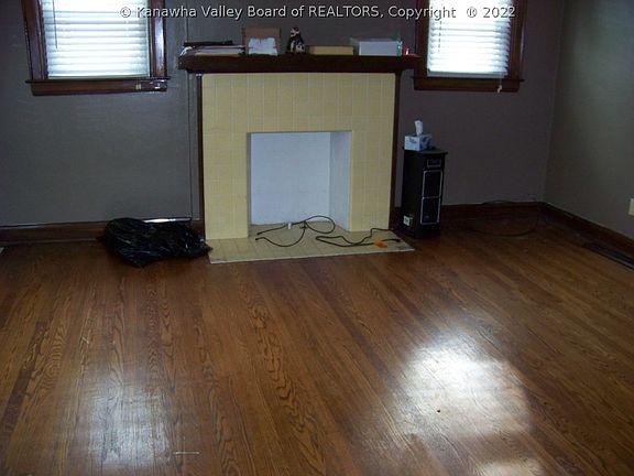 2nd image of 2919 Noyes Ave