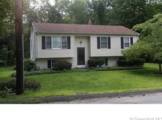 98 River St, Plainfield, CT 06374