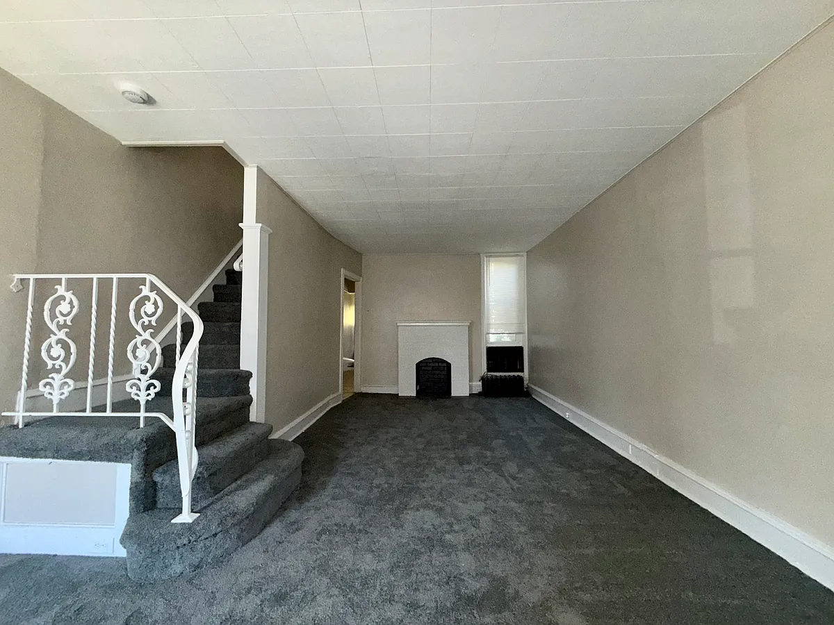 Building Photo - 313 W Wellens Ave