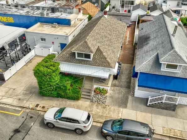 107 E Sweet Briar Rd, Wildwood Crest, NJ 08260