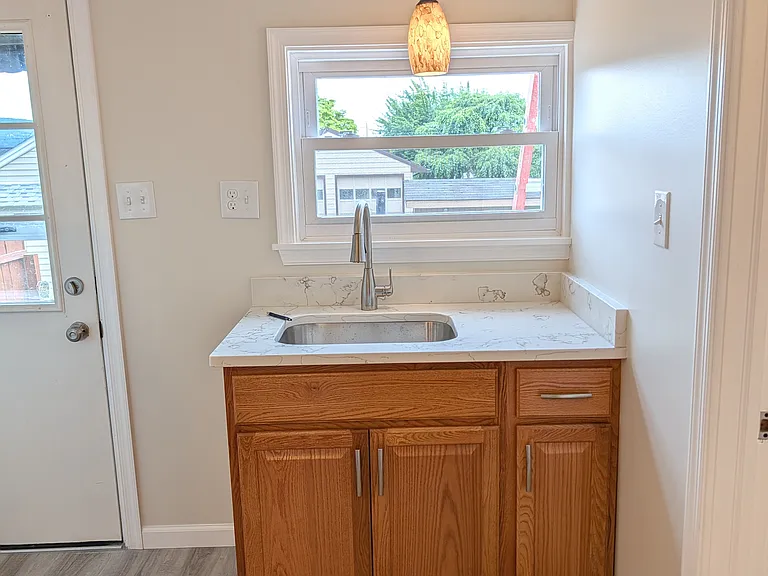 824 Kossuth St #HOUSE — Photo 11