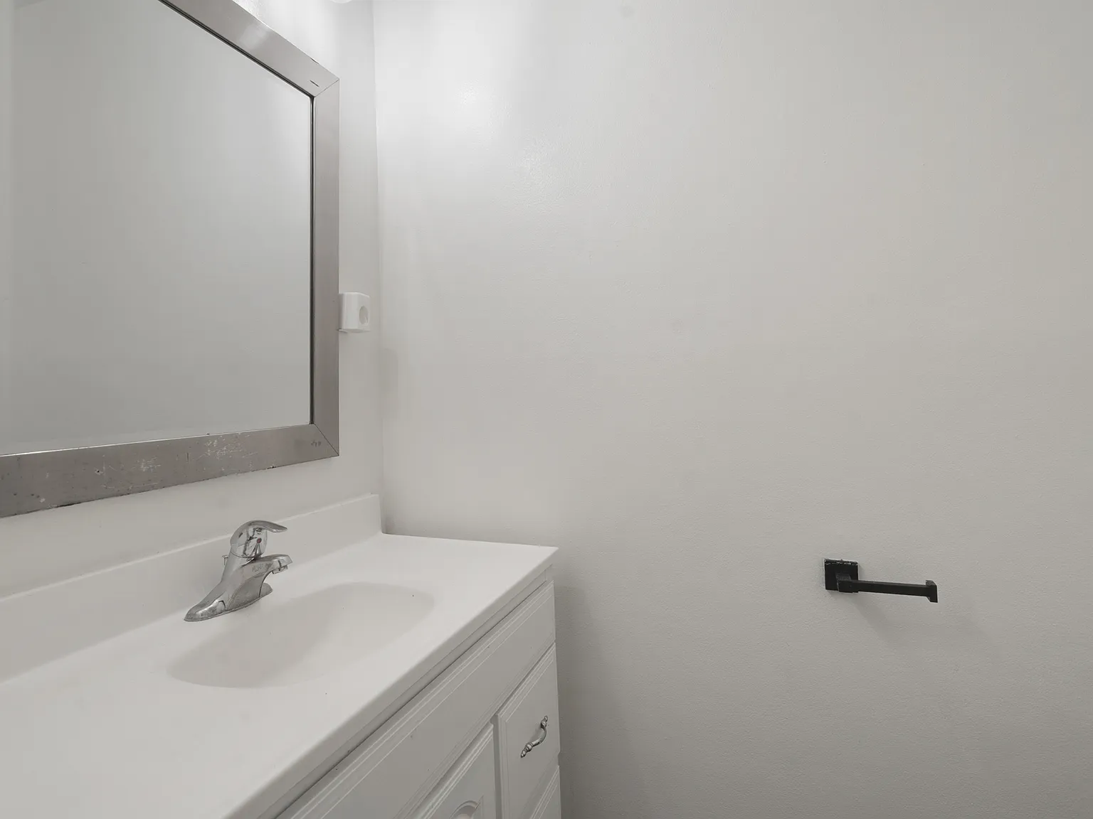 4 bed, 2.5 bath, 1670 sqft, $4,000 — Photo 4