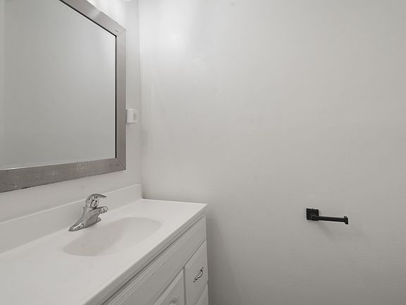 4th image of 685 Ithaca Pl