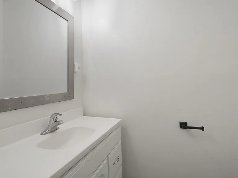 685 Ithaca Pl — Photo 4