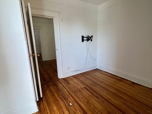 2nd image of 50 Van Cortlandt Park Ave #2