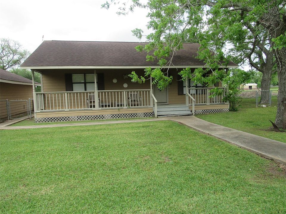 1st image of 242 Sir Lancelot Dr N
