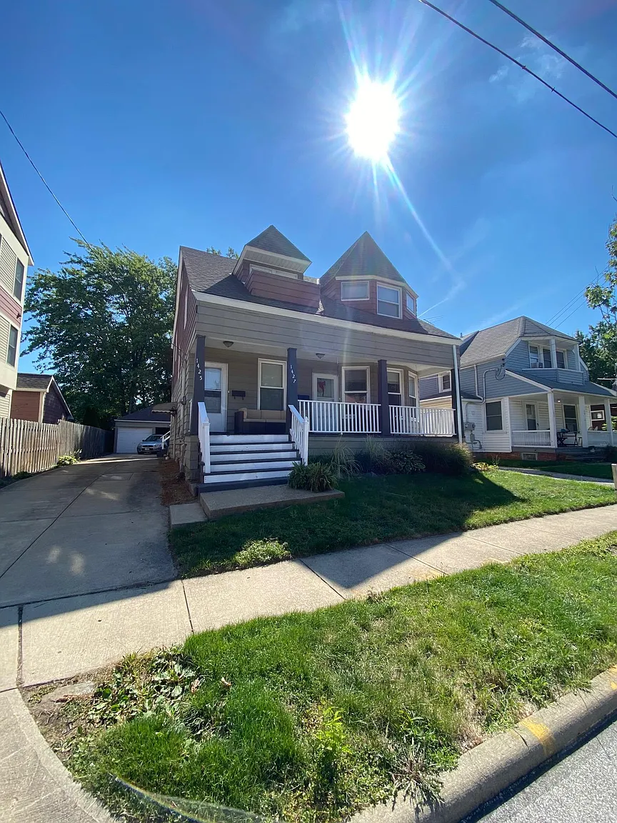 1425 Hopkins Ave photo 1
