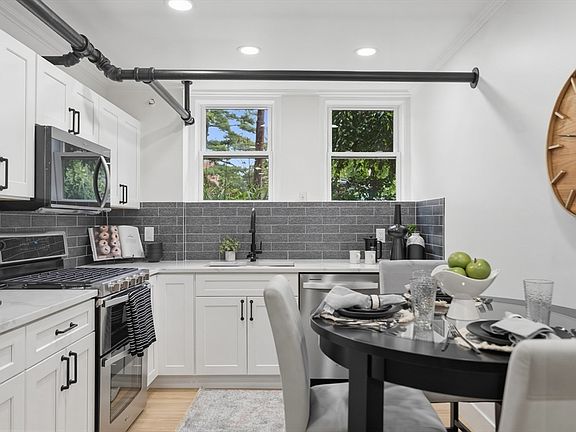 3rd image of 52 Garden St APT B2