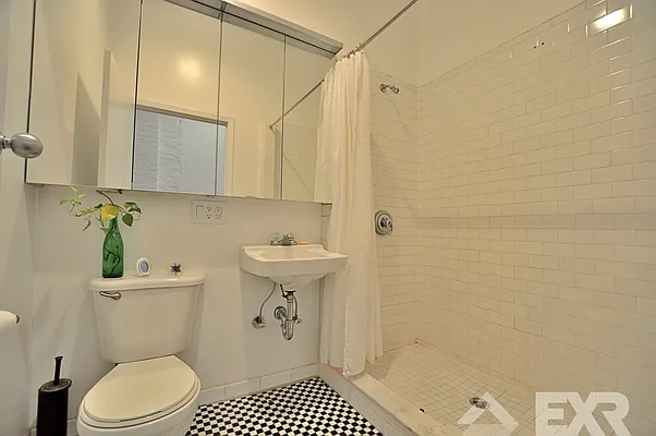 Rented by EXR | media 4