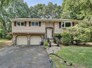 5 Phillips Dr, Suffern, NY 10901