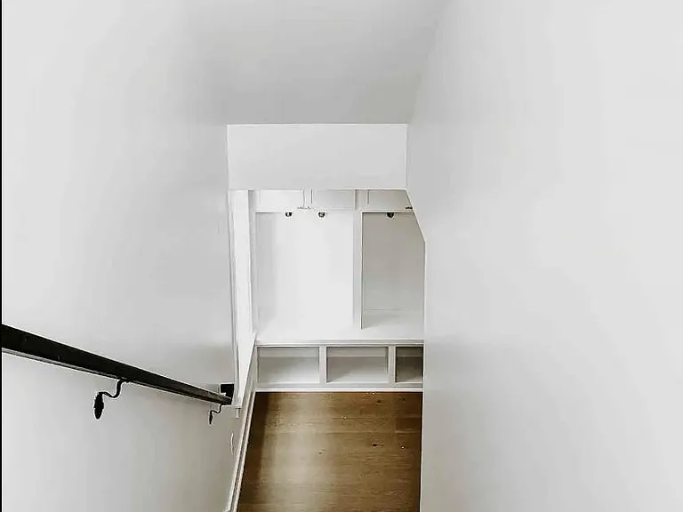 SE G St — Photo 13